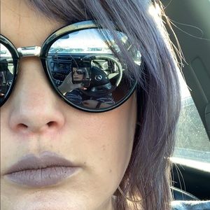 Meet your Posher, Hillary